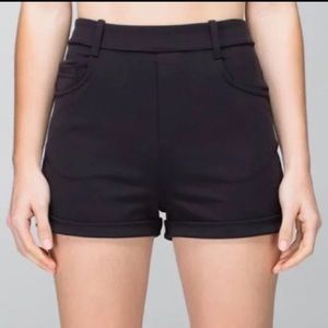 Lululemon ok hi shorts. Black luon shorts with pockets.